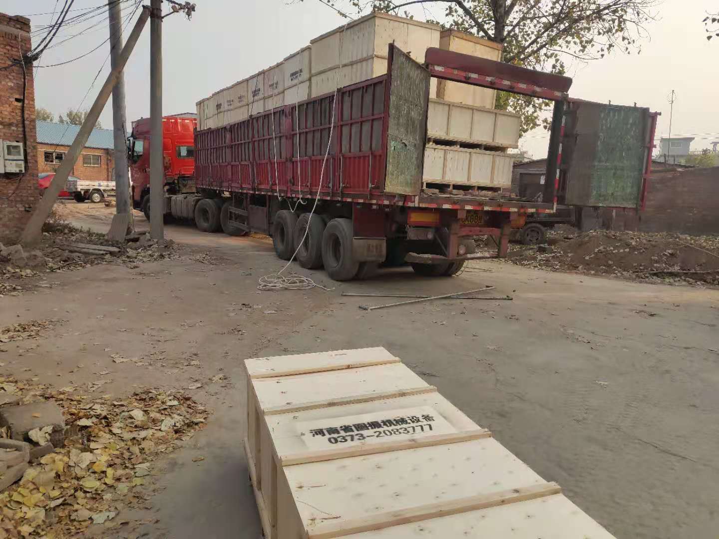 高鎳材料超聲波振動篩40臺裝車準備發(fā)貨