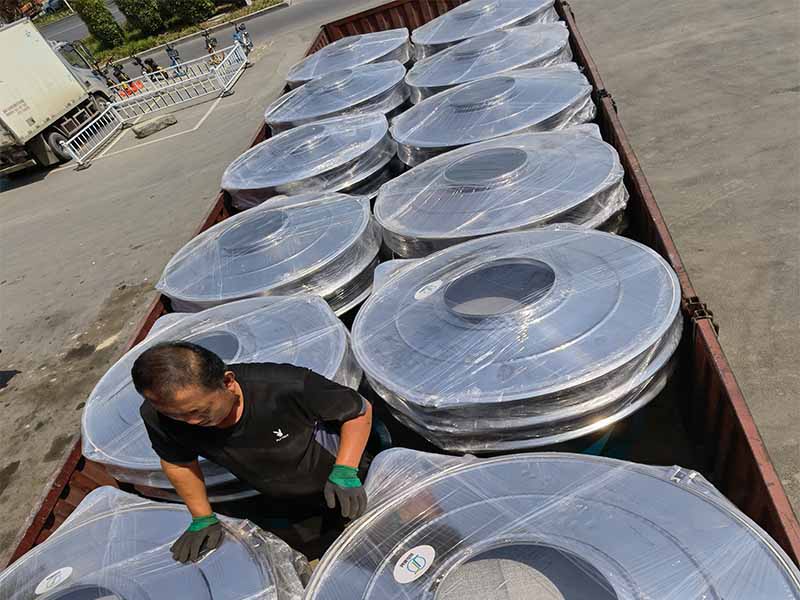 圓振機械圓形搖擺篩裝車發(fā)貨中