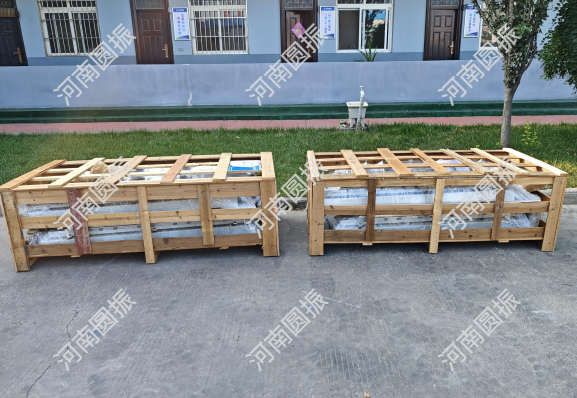 江蘇省無(wú)錫市2臺(tái)繃網(wǎng)機(jī)發(fā)貨